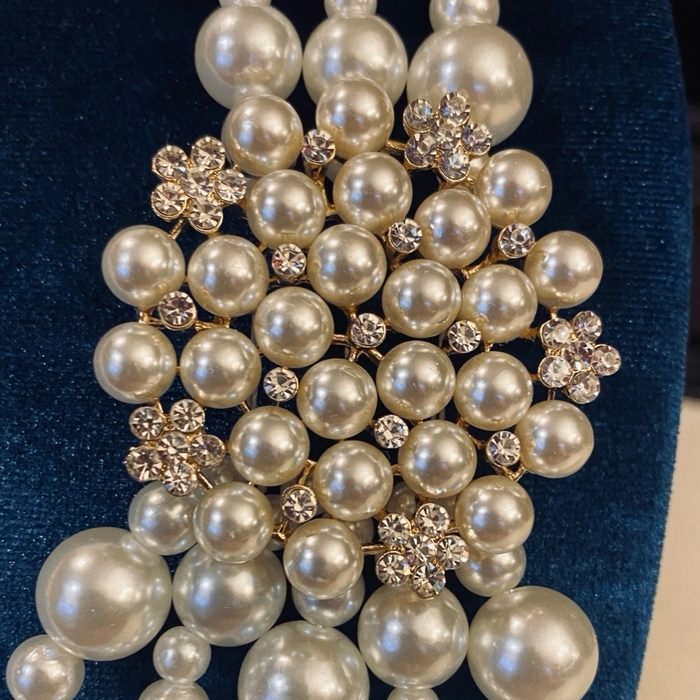 BIJOU Long Multilayered Faux Pearl Flapper Necklace w/Crystal Brooch, NWT - Picture 11 of 17